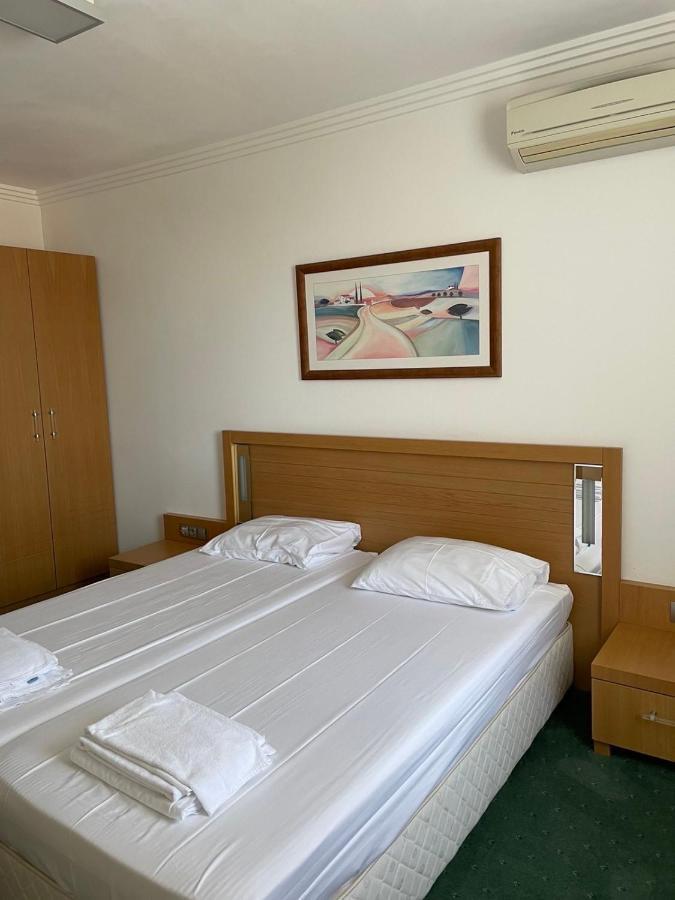 Private Apartments In Emerald Ravda Luaran gambar