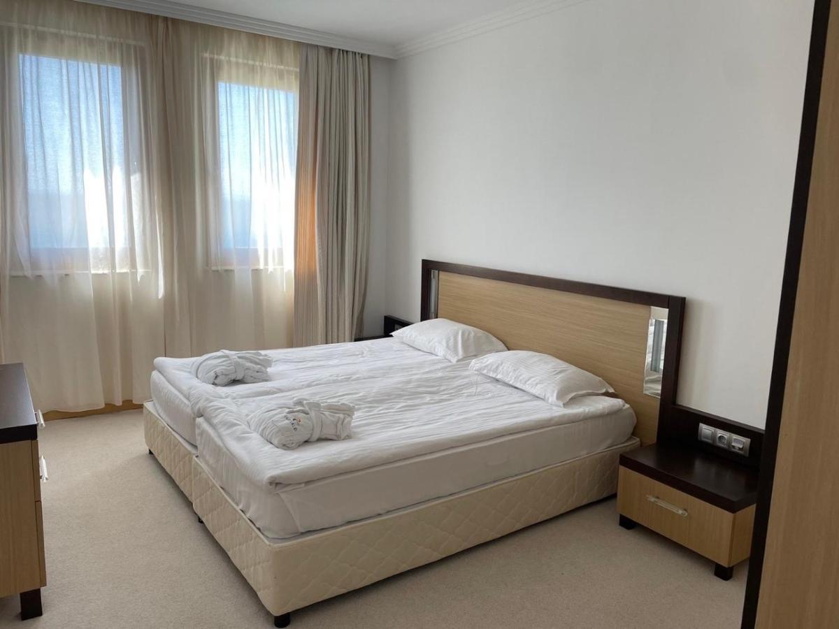 Private Apartments In Emerald Ravda Luaran gambar