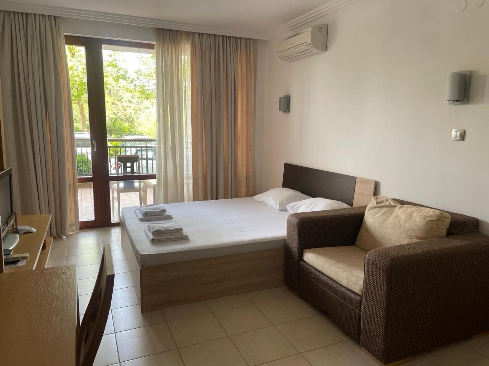 Private Apartments In Emerald Ravda Luaran gambar