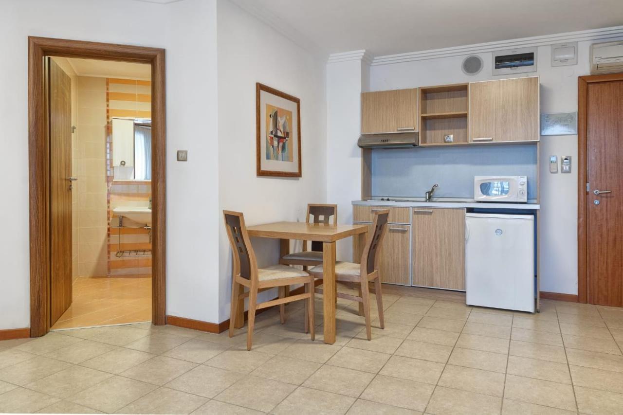 Private Apartments In Emerald Ravda Luaran gambar