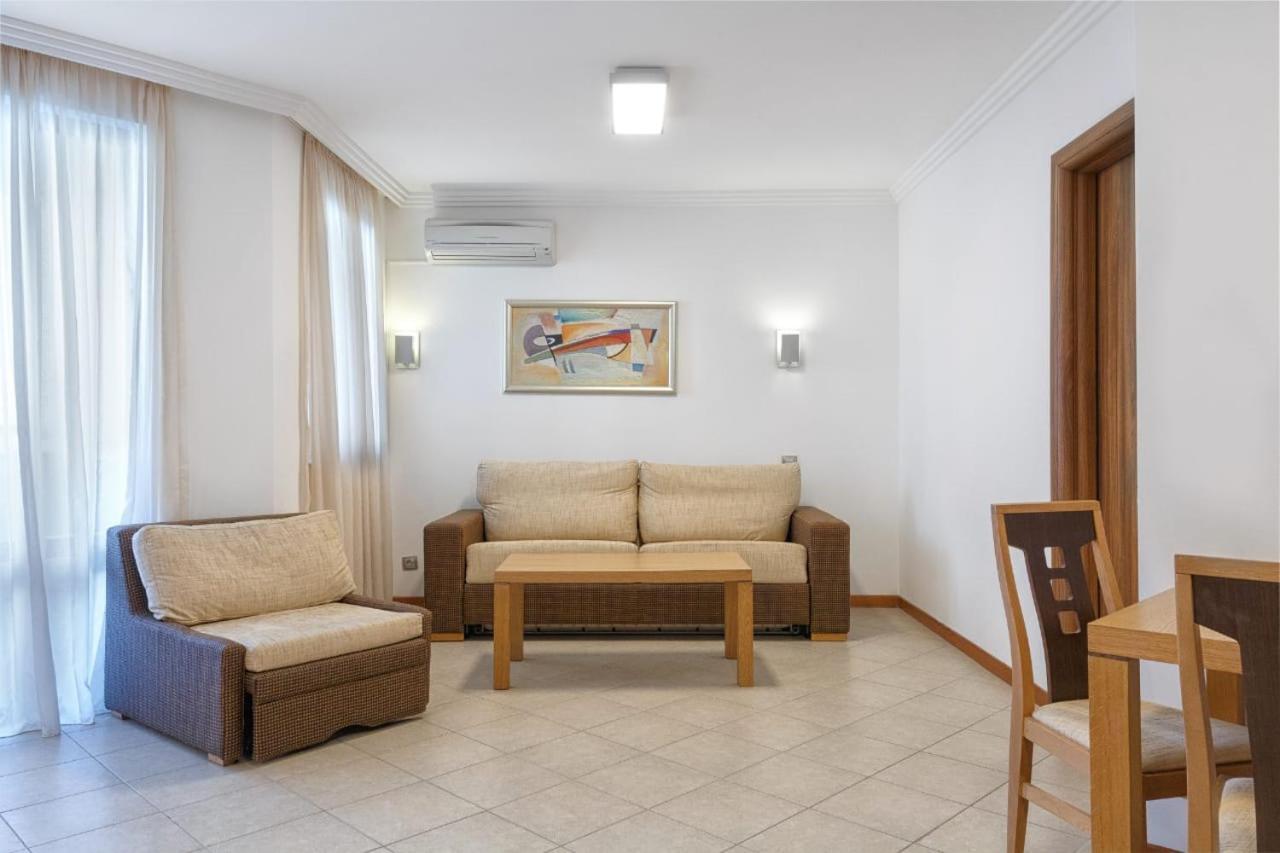 Private Apartments In Emerald Ravda Luaran gambar